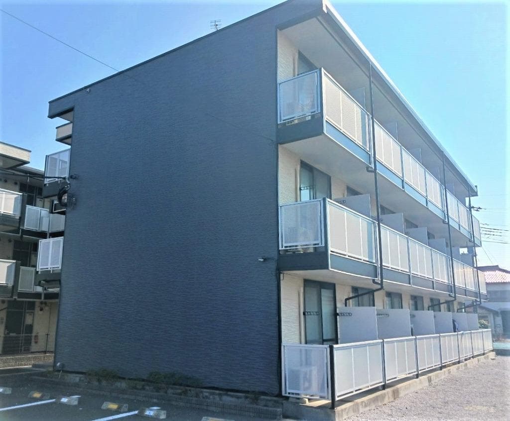 Main exterior of leopalace Carnival I