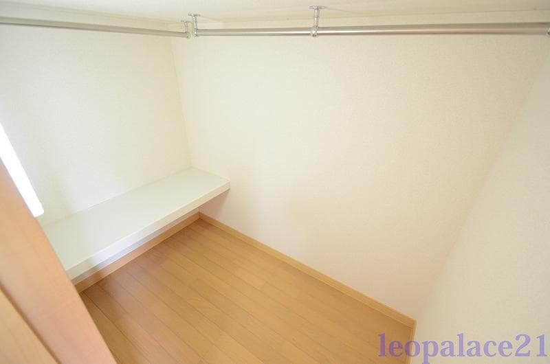 Room image 16