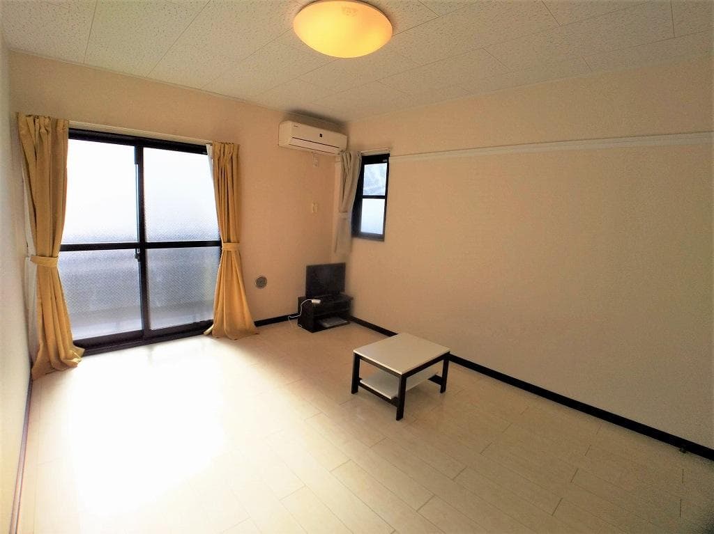 Preview interior of LEONEXT Saku 2