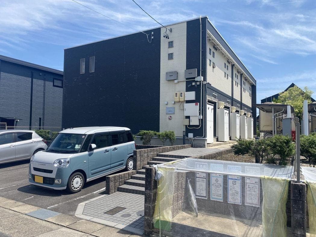 Main exterior of LEONEXT Moto Ueda East