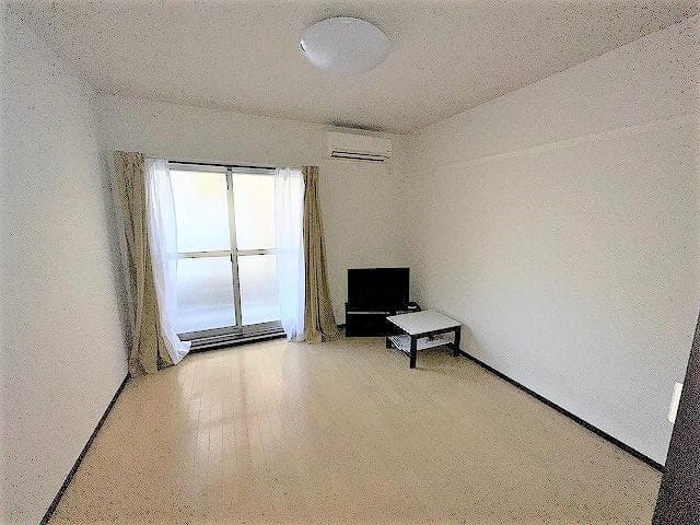 Room image 12