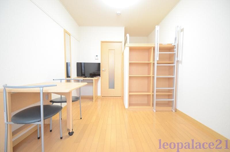 Room image 11