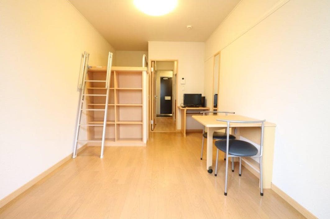 Preview interior of leopalace Present