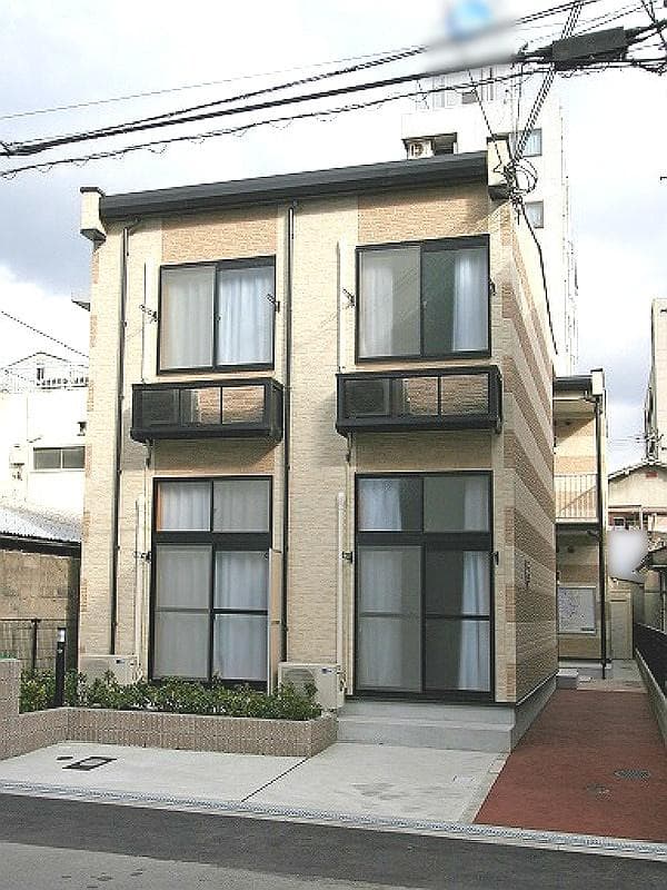 Main exterior of leopalace Three Aces