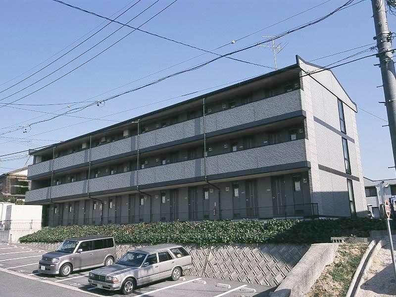 Main exterior of leopalace Oiwake