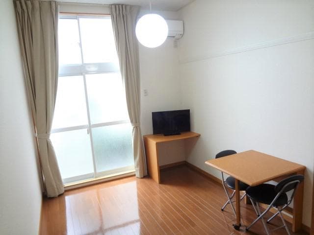 Room image 14