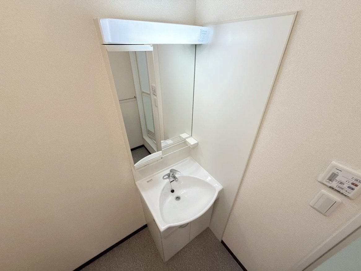 Room image 8
