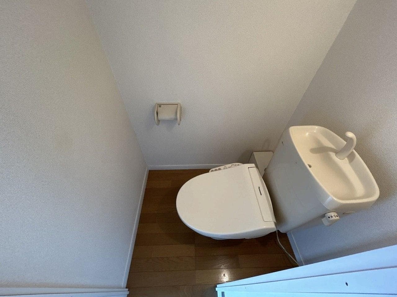 Room image 8