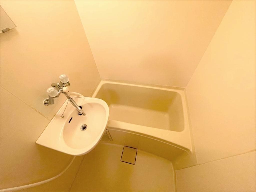 Room image 8