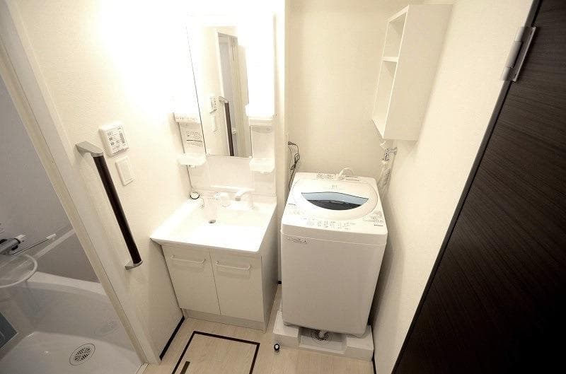 Room image 8