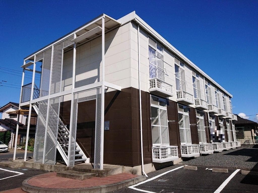 Main exterior of leopalace Takenouchi