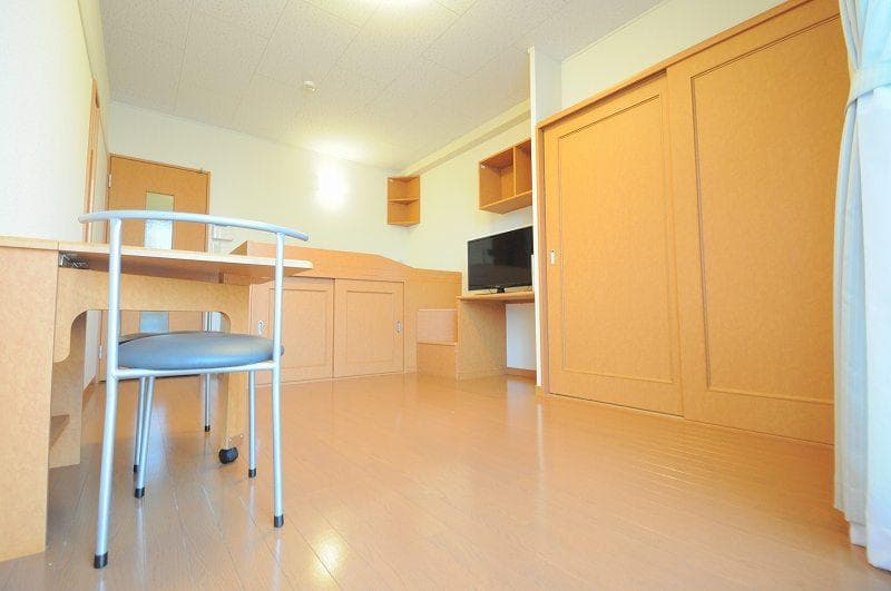 Room image 10