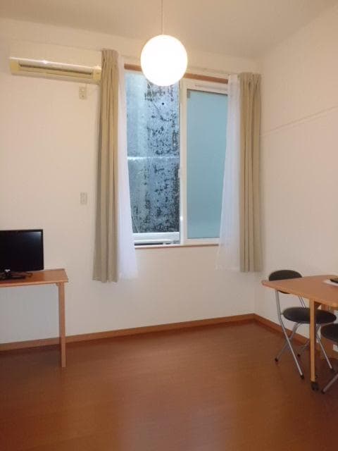 Room image 8