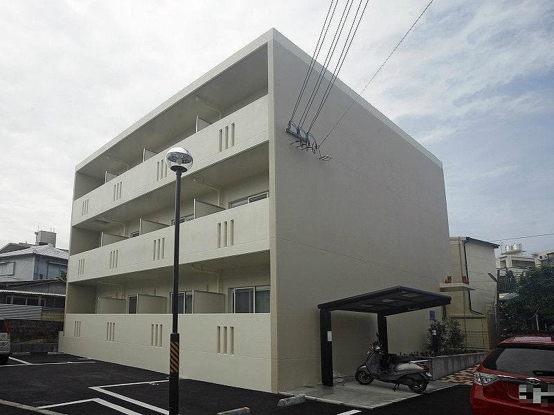Main exterior of leopalace Naha Urizun