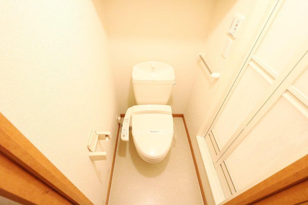 Room image 8