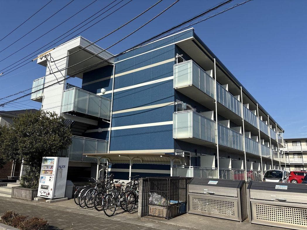 Main exterior of LEONEXT Sunheim Kawanaka