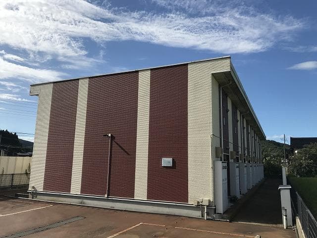 Main exterior of LEONEXT Marlon Nibankan