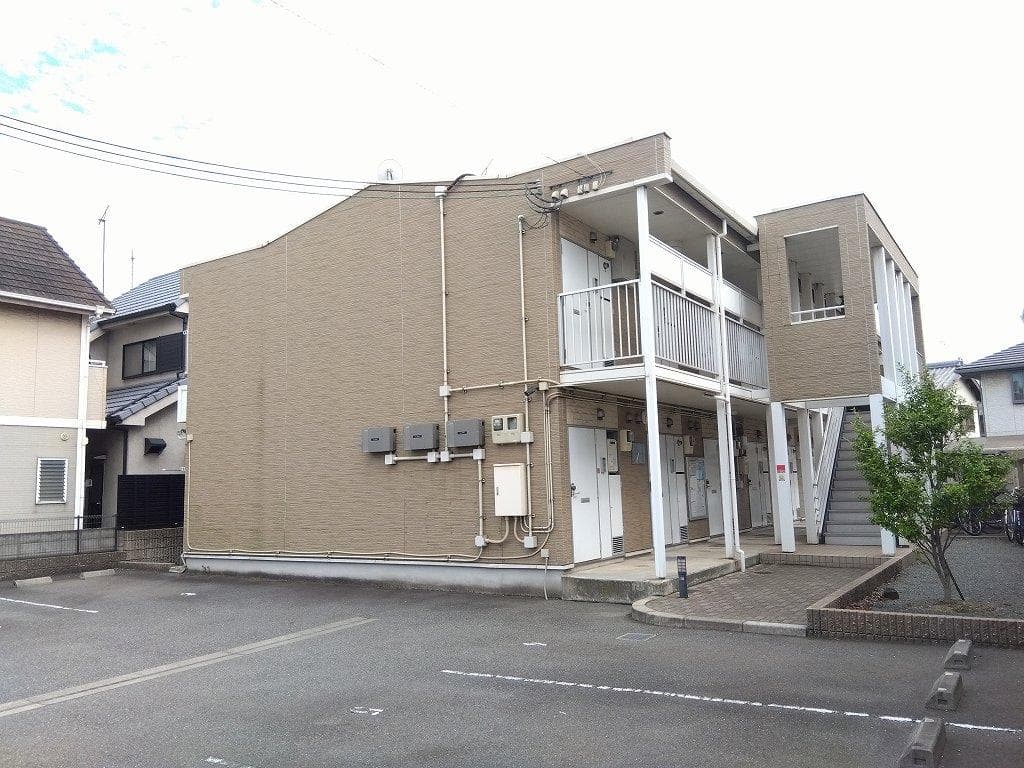 Main exterior of leopalace Marine Heights