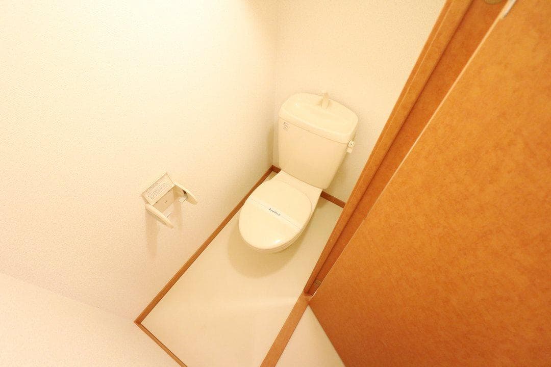 Room image 8