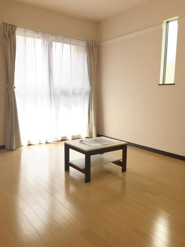 Room image 9