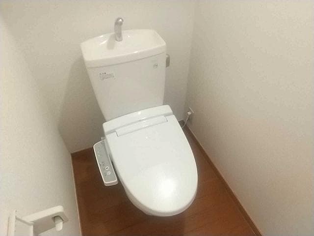 Room image 8