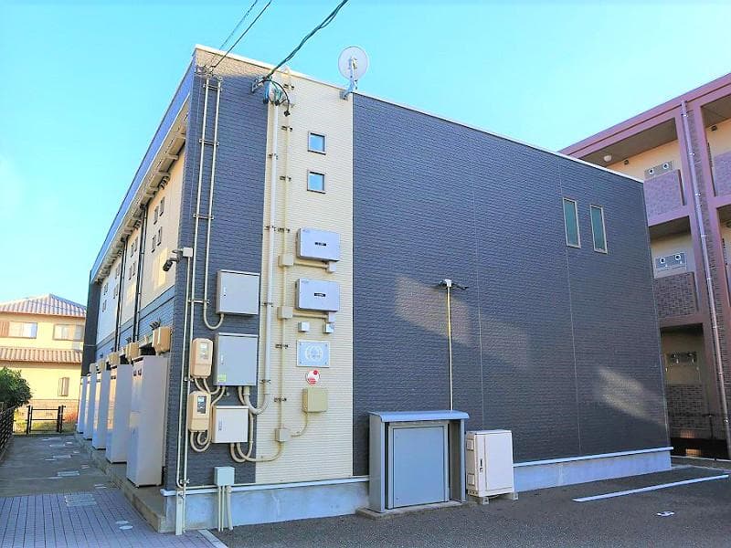Main exterior of LEONEXT TOM