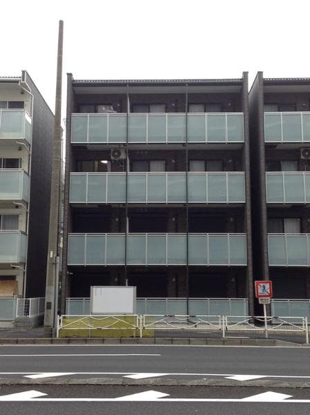 Main exterior of LEONEXT Brandor Negishi