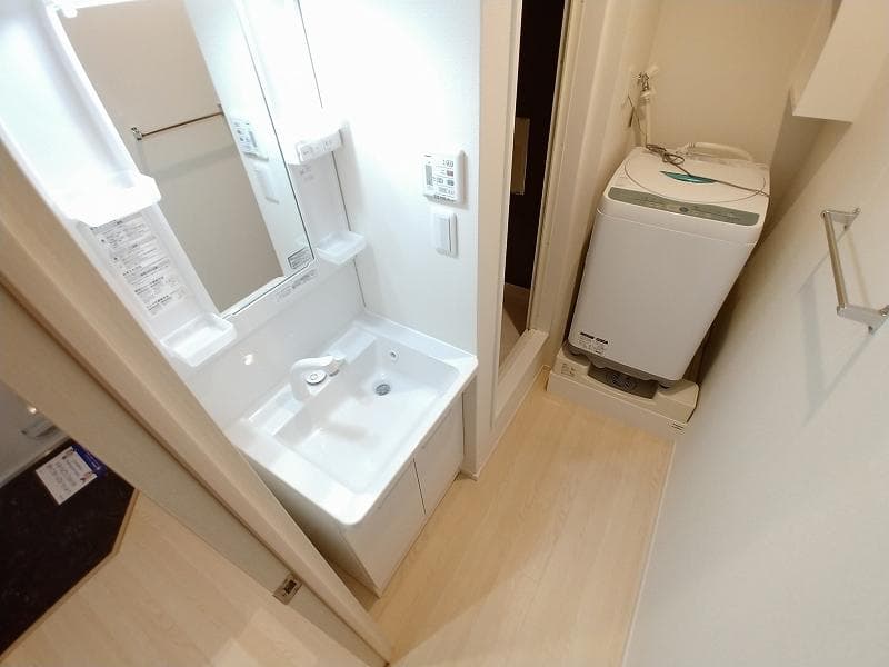 Room image 8