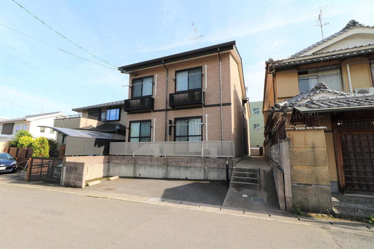Main exterior of leopalace Nishi Gamo