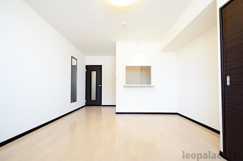 Preview interior of LEONEXT NIWASE