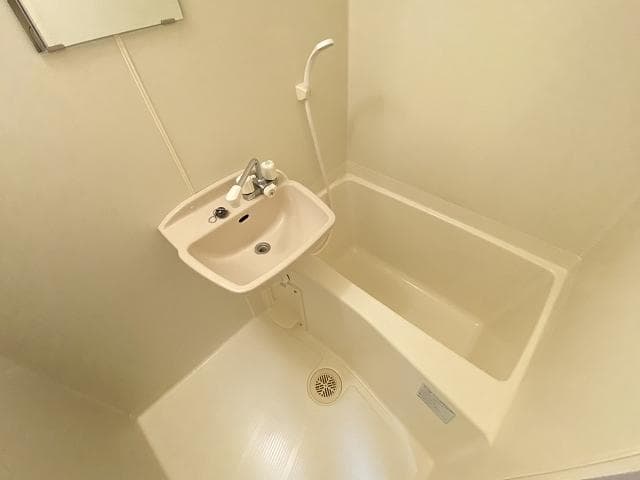 Room image 12