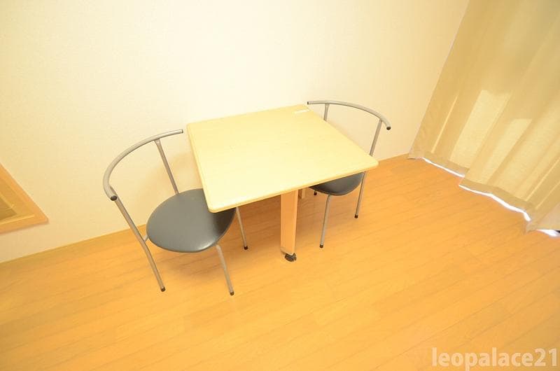 Room image 8