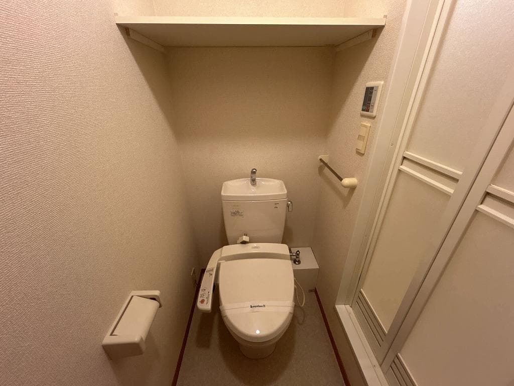 Room image 8