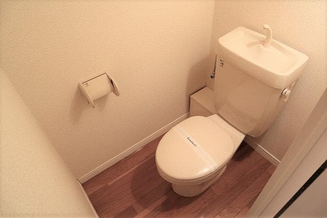 Room image 9