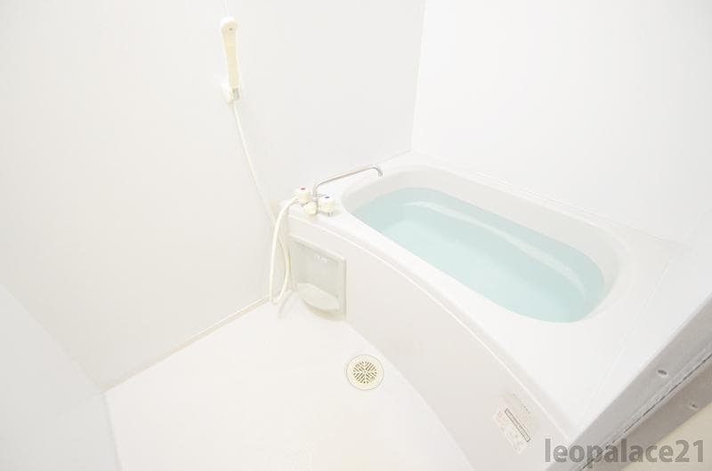 Room image 8