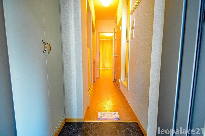 Preview interior of leopalace Behind Tronchino