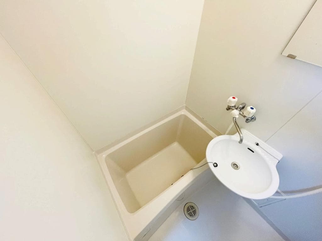 Room image 8