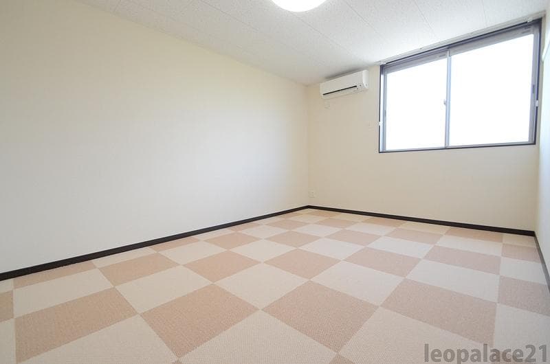 Room image 16
