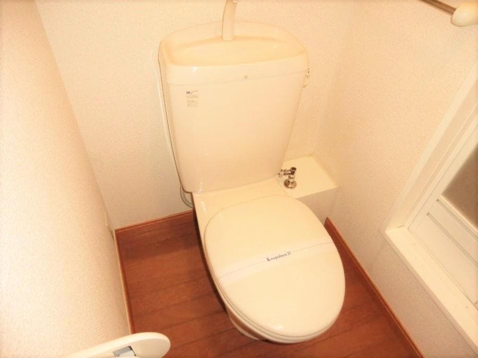 Room image 8