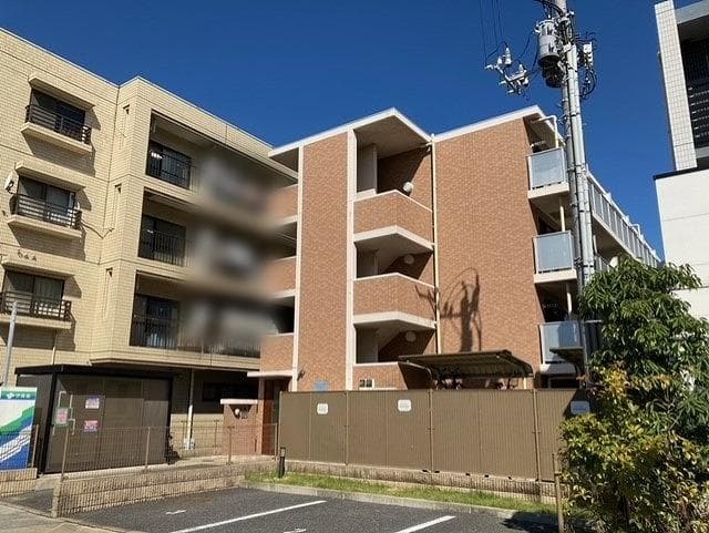 Main exterior of leopalace Azalea