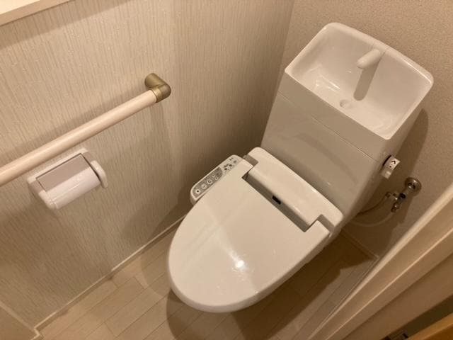 Room image 9