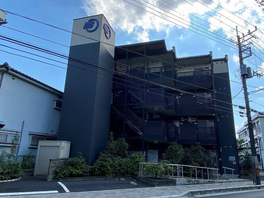 Main exterior of LEONEXT Wako Minami MS