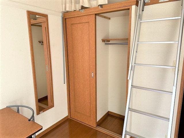 Room image 10