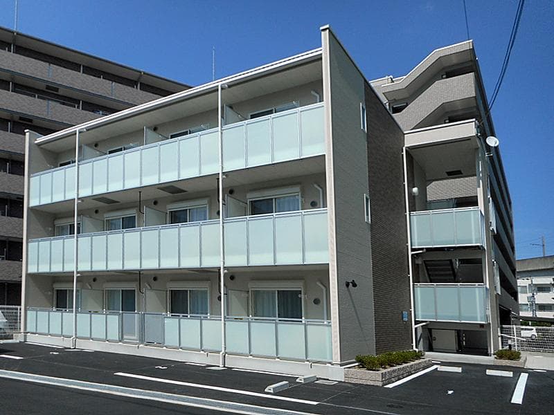 Main exterior of LEONEXT Minami Ibaraki