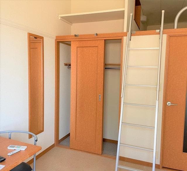 Room image 8