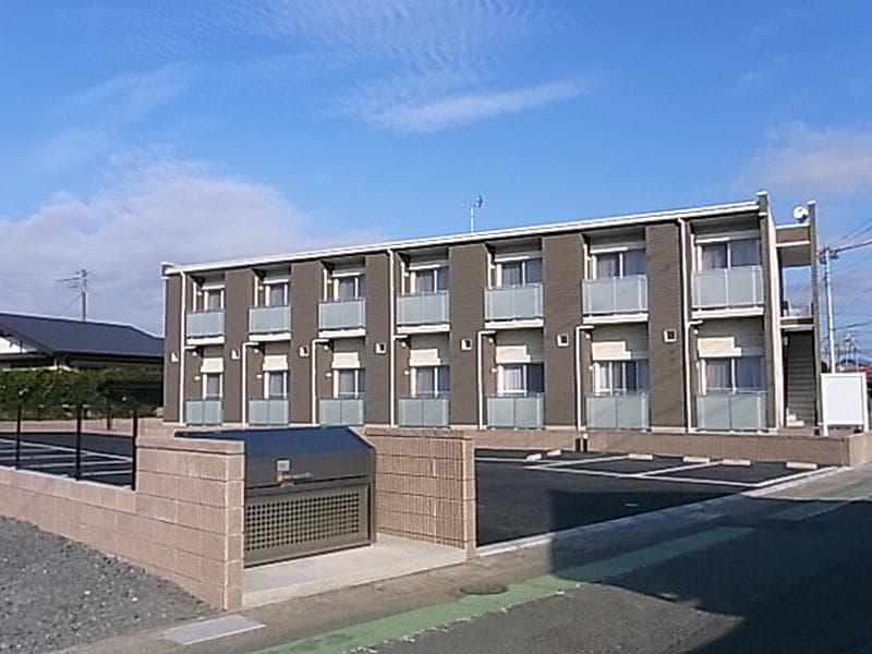 Main exterior of LEONEXT Maison de Claire