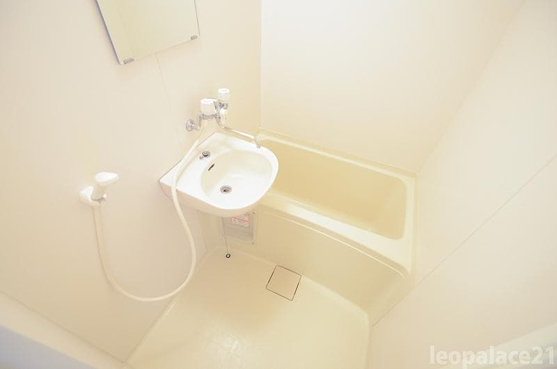 Room image 12