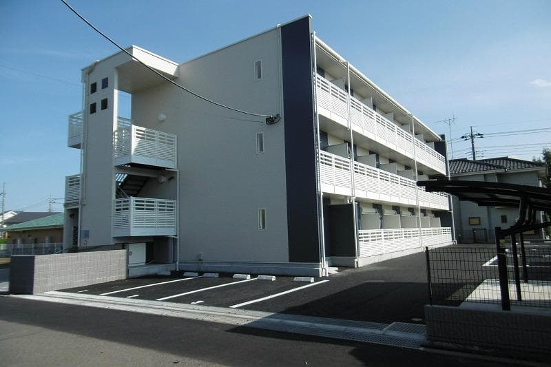 Main exterior of LEONEXT Reve