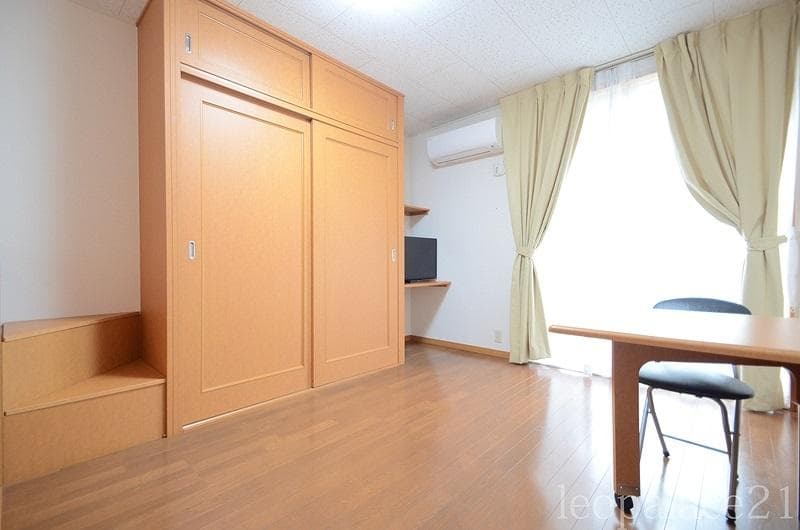 Room image 11