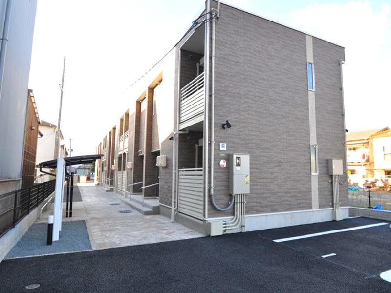 Main exterior of LEONEXT Famille S